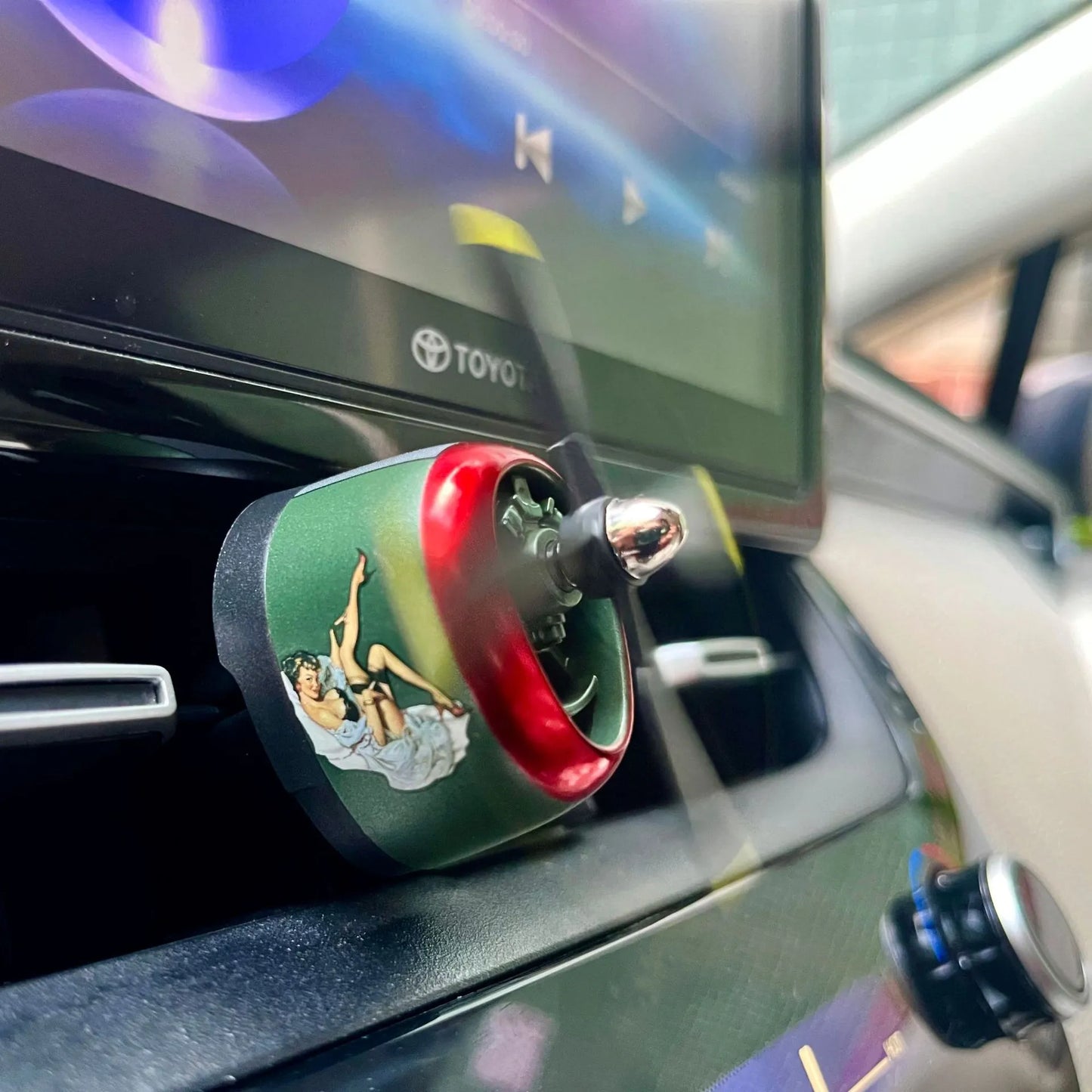 🌪️ Spinning Propeller Air Freshener: Vintage WWII Fighter Plane Car Diffuser (Aromatherapy Vent Decoration) 🌲